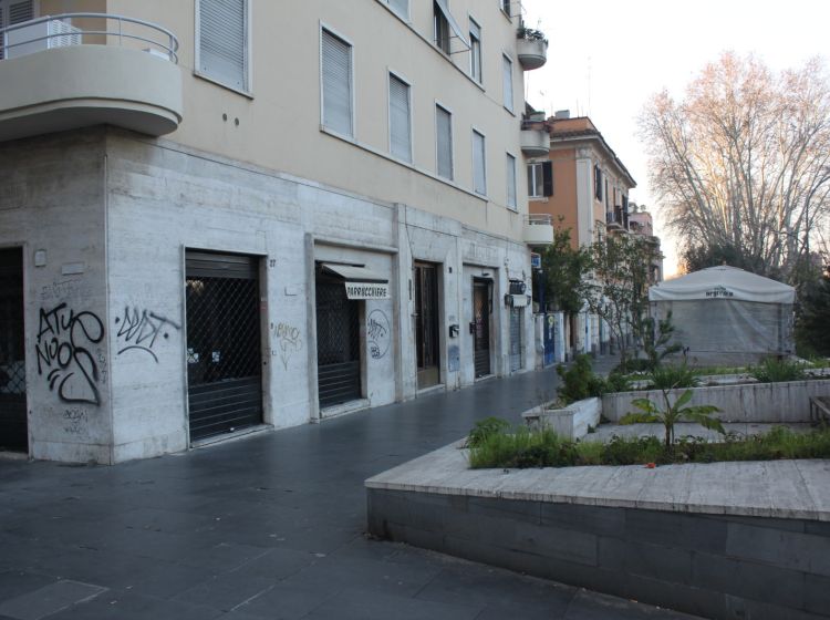 Negozio in affitto, viale della Piramide Cestia  33, Aventino, Roma
