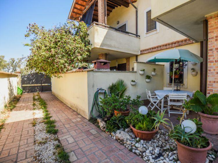 Villa in vendita, via Secondiano Campanari  18, Ostia Antica, Roma