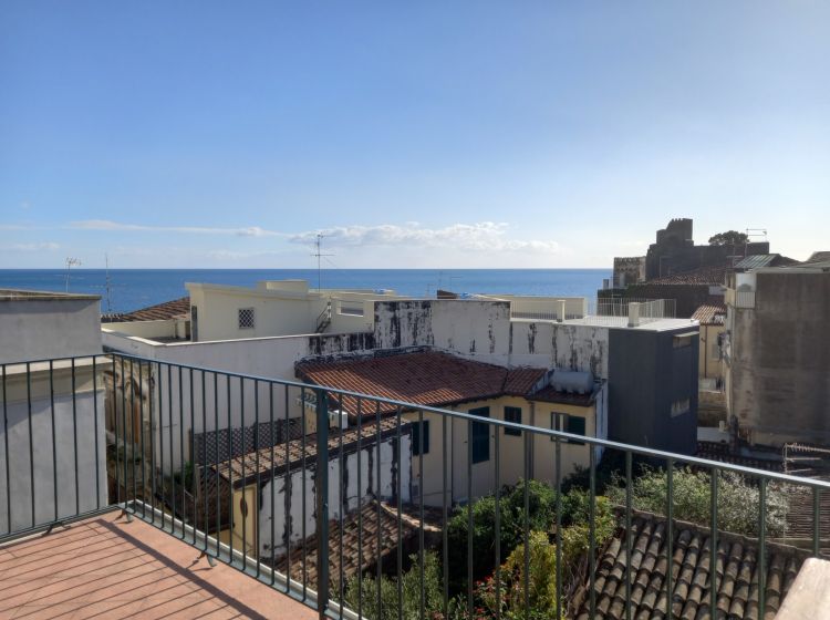 Terratetto unifamiliare in affitto, via Valastro  15, Aci Castello