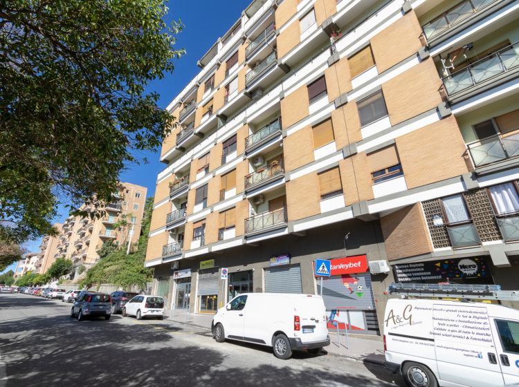 Trilocale in vendita, viale dei Bizantini  35, Sala, Catanzaro