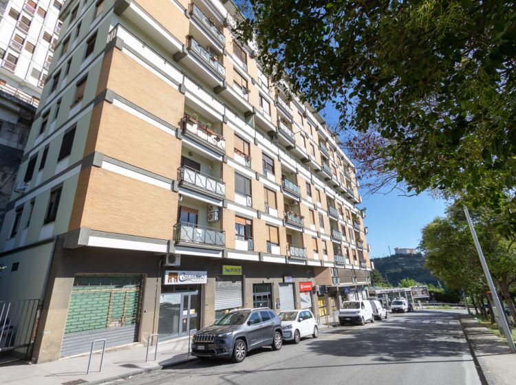 Trilocale in vendita, viale dei Bizantini  35, Sala, Catanzaro