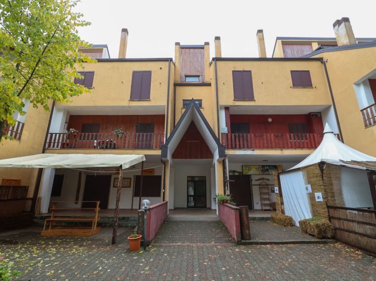 Bilocale in vendita, via Sila Magna  22, Taverna