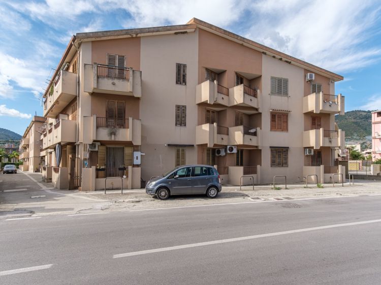 Bilocale in vendita, via Gaspare Amodeo  96, Oliveri