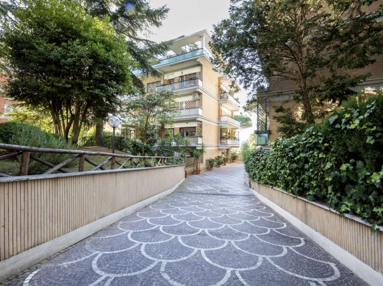 Trilocale in vendita, viale Cortina d'Ampezzo  152, Cortina d'Ampezzo, Roma