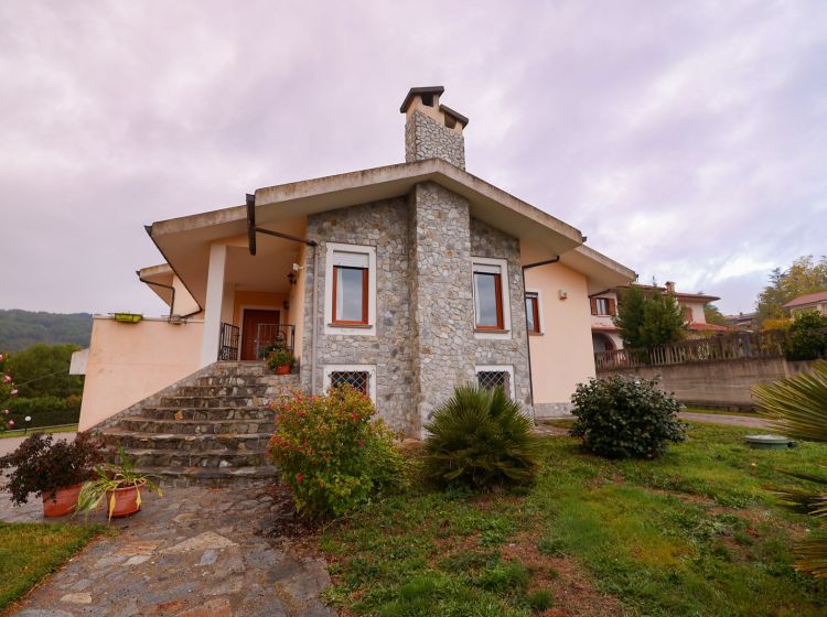 Villa in vendita, via Cianflone  47, Decollatura