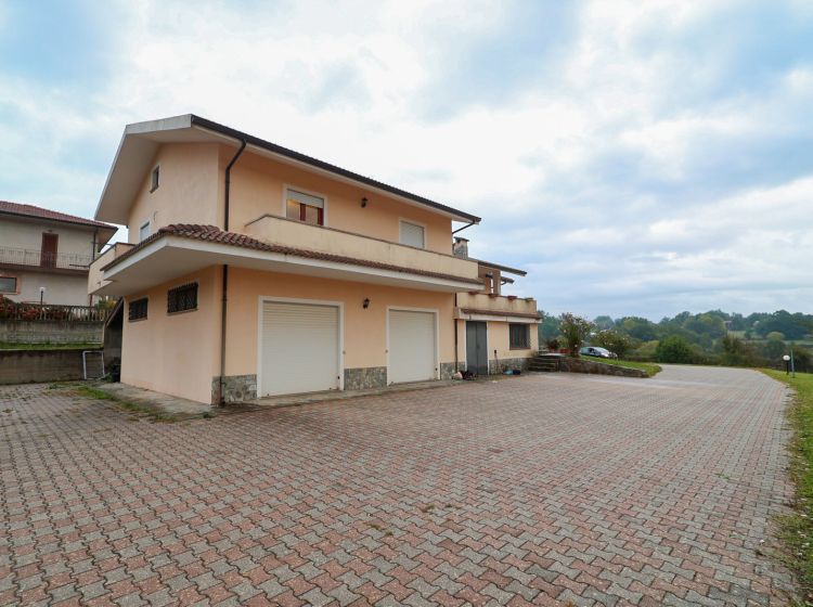 Villa in vendita, via Cianflone  47, Decollatura