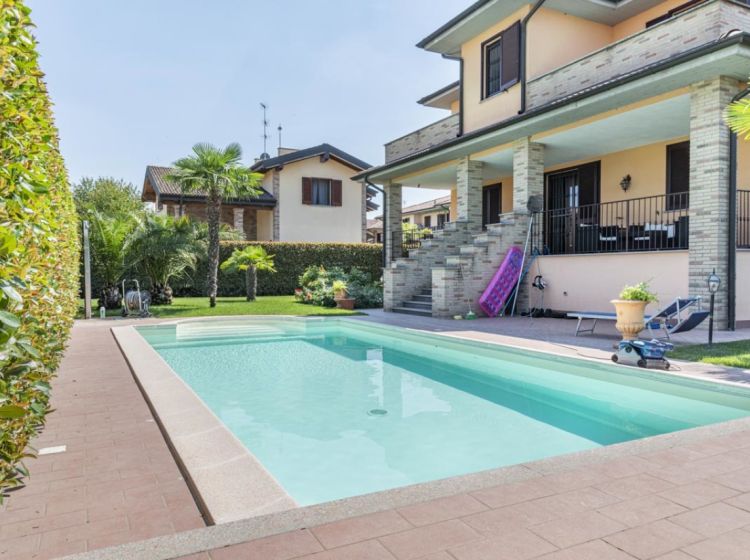 Villa in vendita, via Grazia Deledda 42, Ceranova