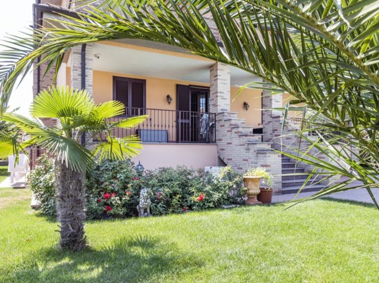 Villa in vendita, via Grazia Deledda  42, Ceranova