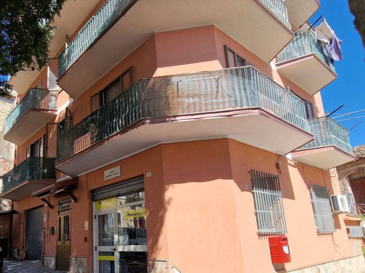 Stabile o palazzo in vendita, Piazza Francesco Fragale 19, Andali