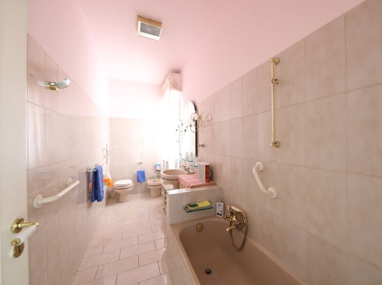 Bilocale in vendita, viale Virginia Centurione Bracelli  9, Marassi, Genova