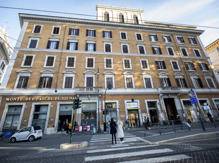 Quadrilocale in vendita, via Arenula  16, Centro Storico, Roma