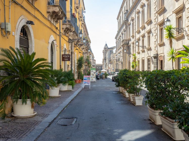 Negozio in vendita, via Crociferi  62, Centro Storico, Catania