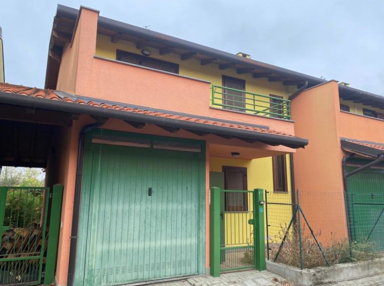 Villa in vendita, via delle Dalie, Spessa
