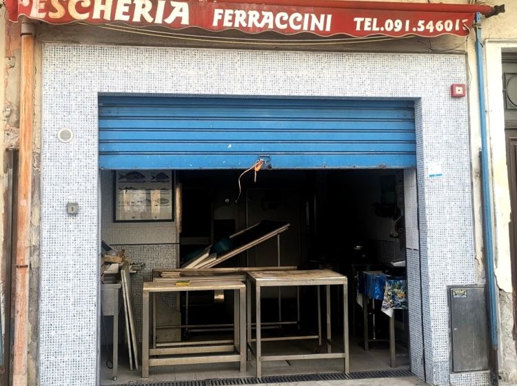 Negozio in affitto, via Montalbo 125, Montepellegrino, Palermo