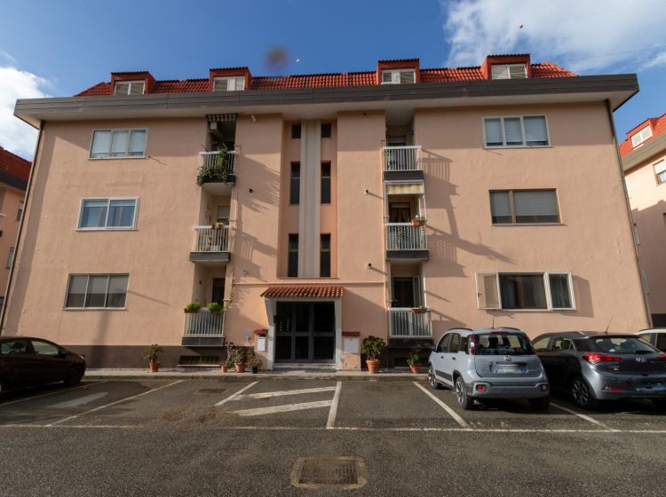 Mansarda in vendita, via Conti di Loritello  10, Santa Maria, Catanzaro