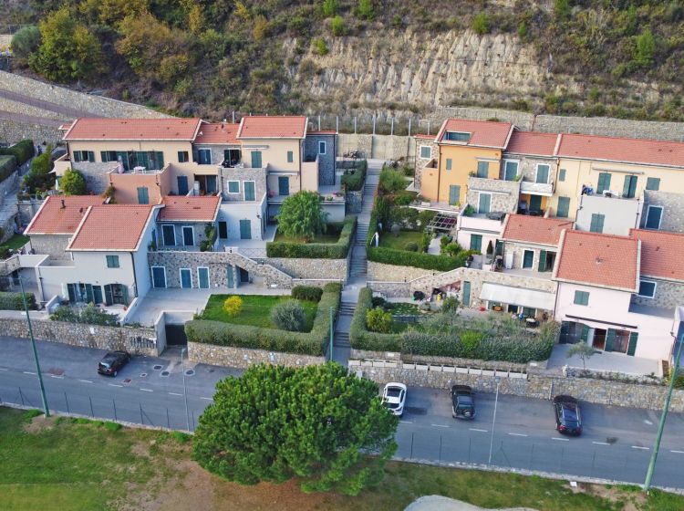 Bilocale in vendita, Strada per i Piani  6, Castellaro
