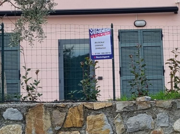 Bilocale in vendita, Strada per i Piani  6, Castellaro