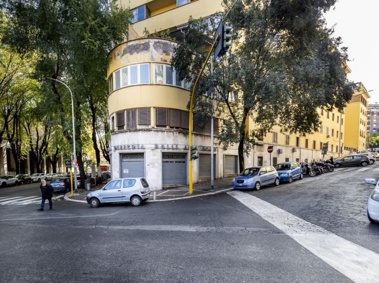 Attività / Licenza in vendita, via di Donna Olimpia  46, Monteverde, Roma