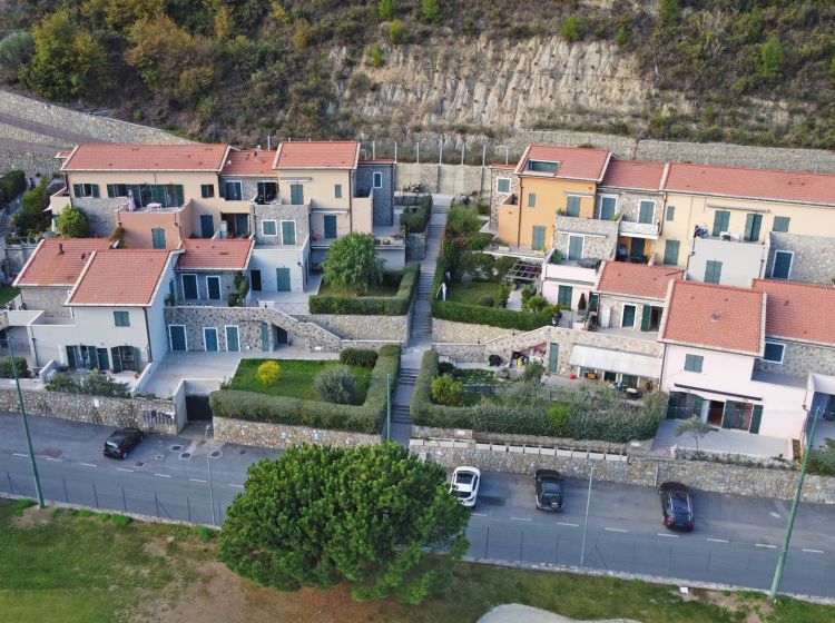 Bilocale in vendita, Strada per i Piani  6, Castellaro