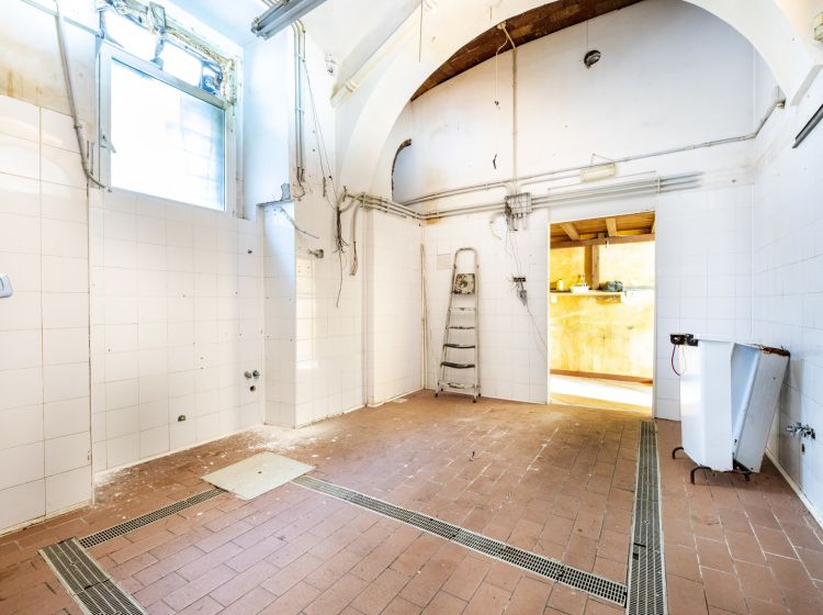 Negozio in affitto, via dei Volsci  103, San Lorenzo, Roma
