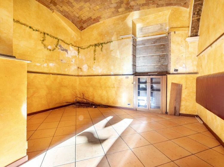 Negozio in affitto, via dei Volsci  103, San Lorenzo, Roma