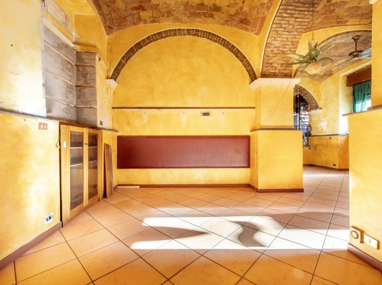 Negozio in affitto, via dei Volsci  103, San Lorenzo, Roma