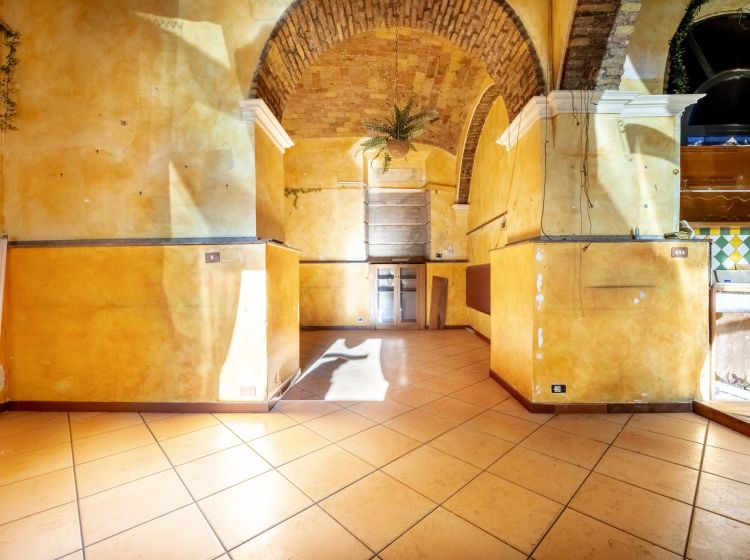 Negozio in affitto, via dei Volsci  103, San Lorenzo, Roma