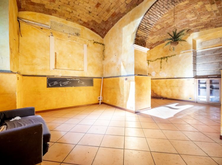 Negozio in affitto, via dei Volsci  103, San Lorenzo, Roma