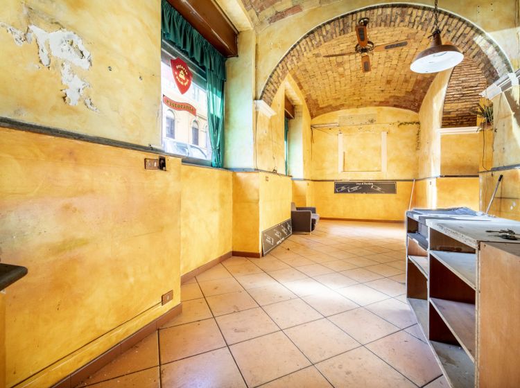 Negozio in affitto, via dei Volsci  103, San Lorenzo, Roma