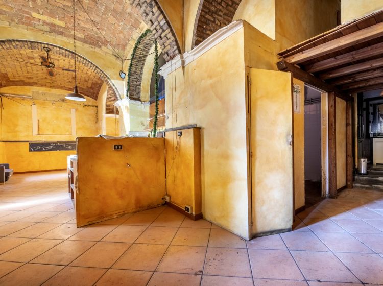 Negozio in affitto, via dei Volsci  103, San Lorenzo, Roma