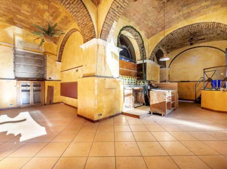 Negozio in affitto, via dei Volsci  103, San Lorenzo, Roma