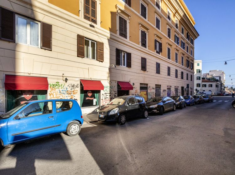 Negozio in affitto, via dei Volsci  103, San Lorenzo, Roma