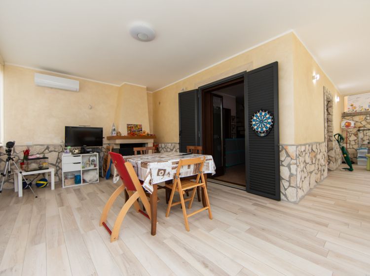 Villa in vendita, via delle Ortensie  3, Pomezia