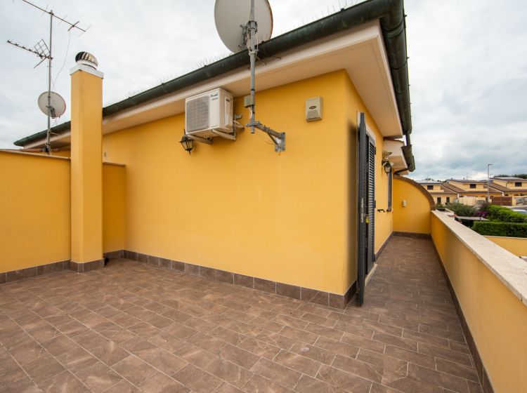 Villa in vendita, via delle Ortensie  3, Pomezia