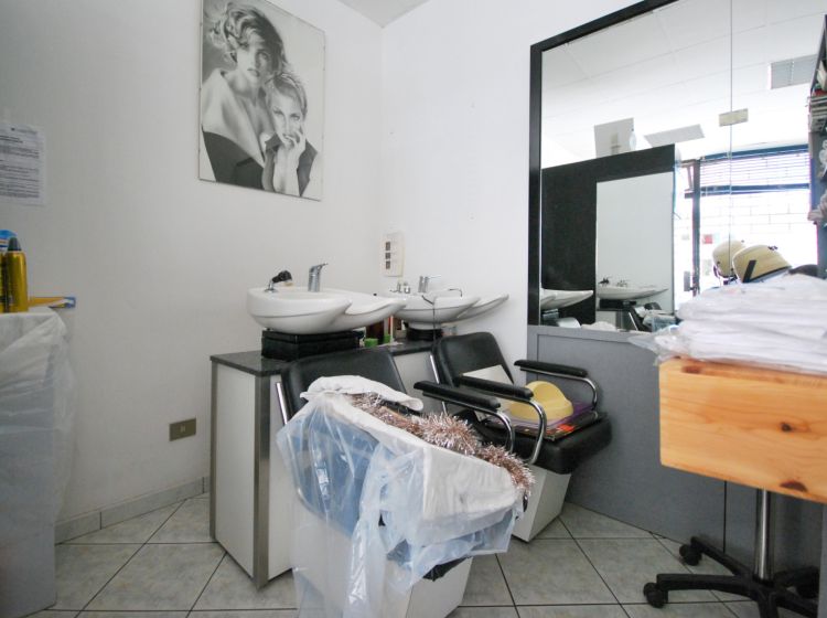 Negozio in vendita, via Issiglio  17, Borgo San Paolo, Torino