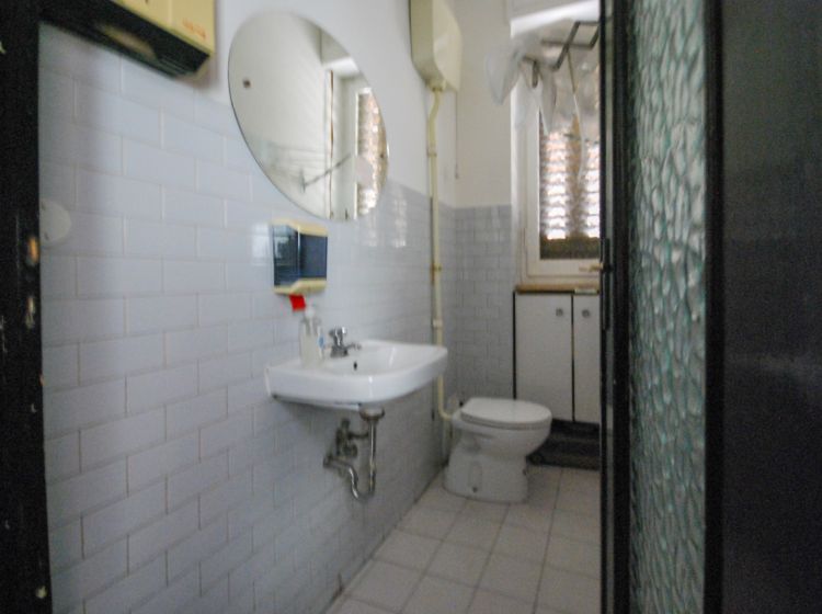 Negozio in vendita, via Issiglio  17, Borgo San Paolo, Torino