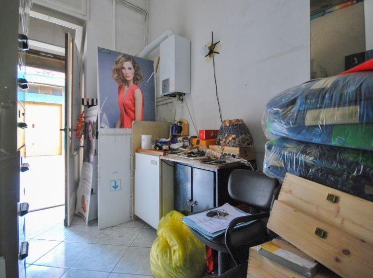 Negozio in vendita, via Issiglio  17, Borgo San Paolo, Torino