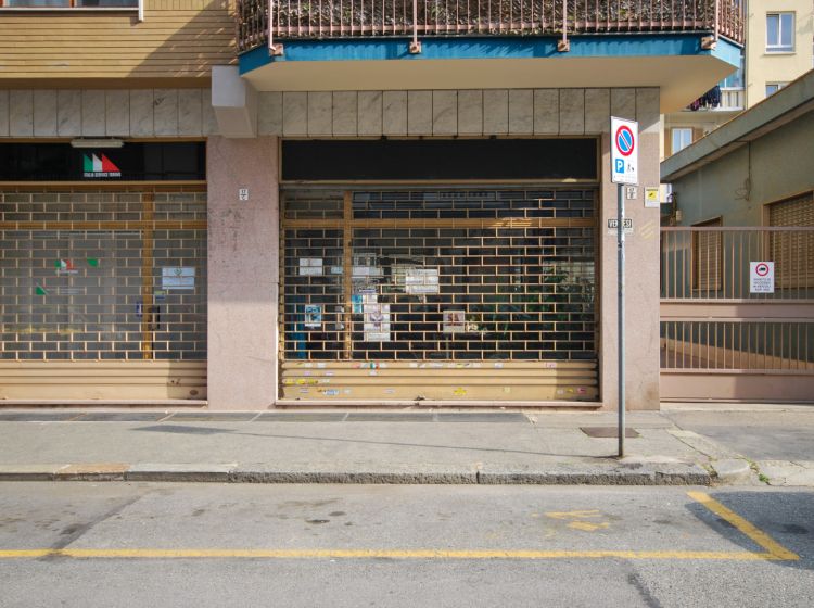 Negozio in vendita, via Issiglio 17, Borgo San Paolo, Torino
