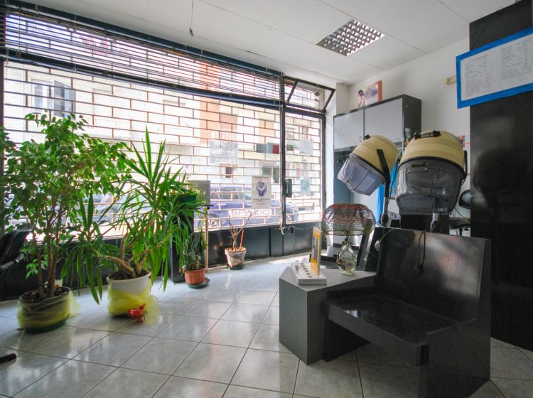 Negozio in vendita, via Issiglio  17, Borgo San Paolo, Torino
