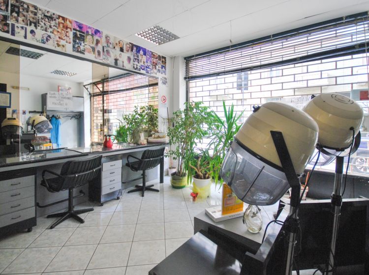 Negozio in vendita, via Issiglio  17, Borgo San Paolo, Torino