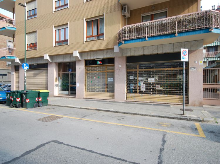 Negozio in vendita, via Issiglio  17, Borgo San Paolo, Torino