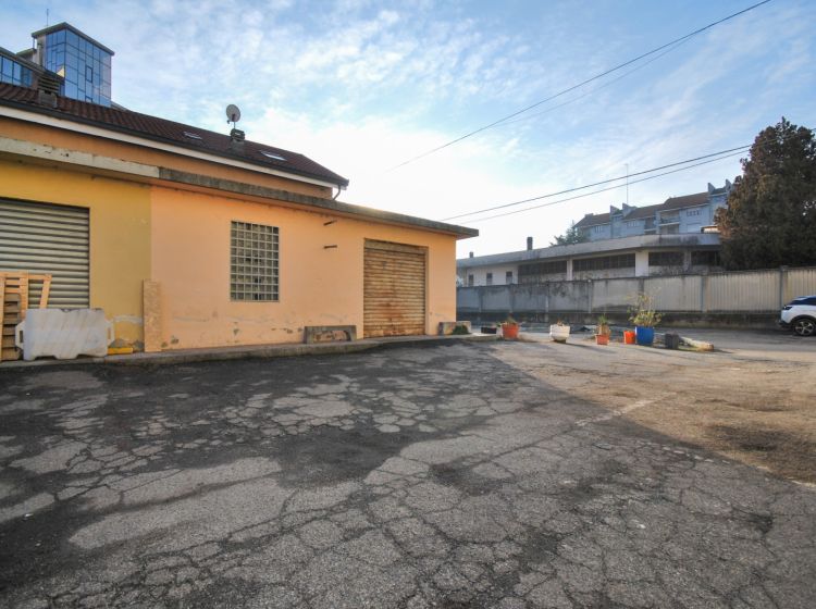 Magazzino o deposito in vendita, Corso Lombardia  169, Lucento, Torino