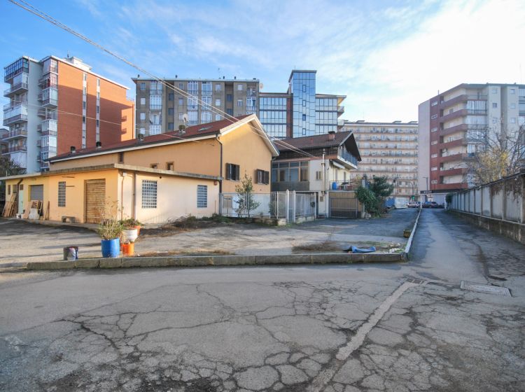 Magazzino o deposito in vendita, Corso Lombardia  169, Lucento, Torino