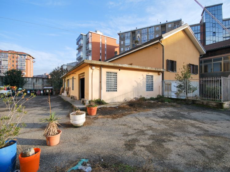 Magazzino o deposito in vendita, Corso Lombardia  169, Lucento, Torino