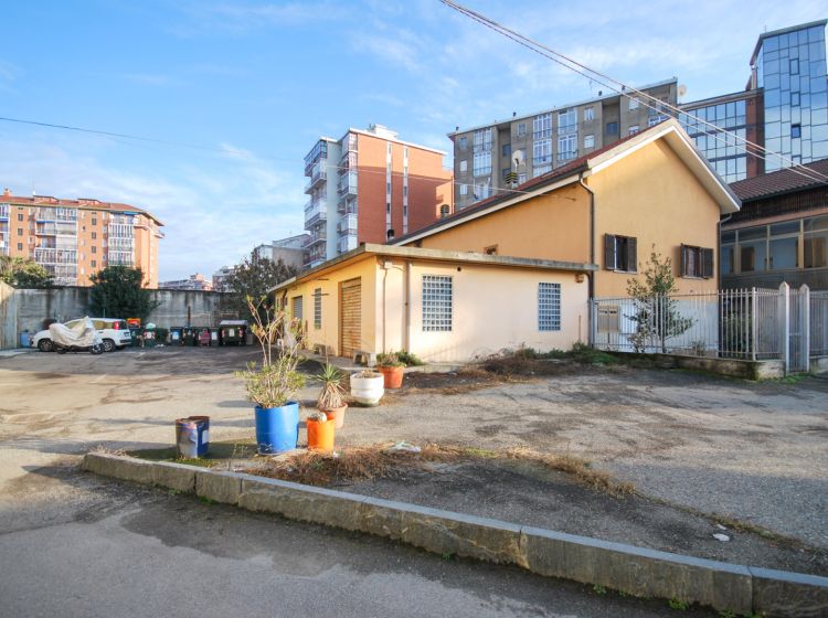 Magazzino o deposito in vendita, Corso Lombardia  169, Lucento, Torino