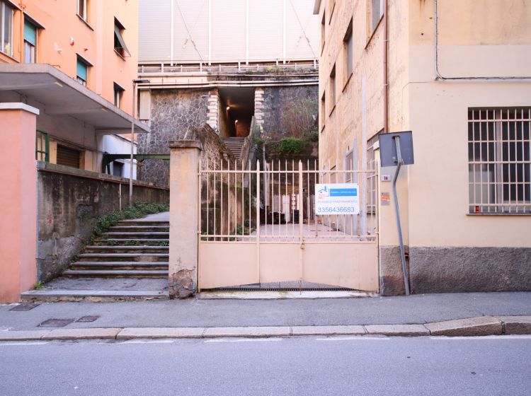 Stabile o palazzo in vendita, via San Bartolomeo del Fossato  16, Sampierdarena, Genova