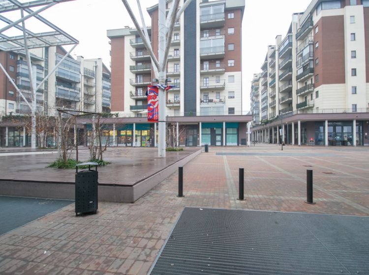 Negozio in vendita, Piazza Bruno Trentin, Paradiso, Collegno
