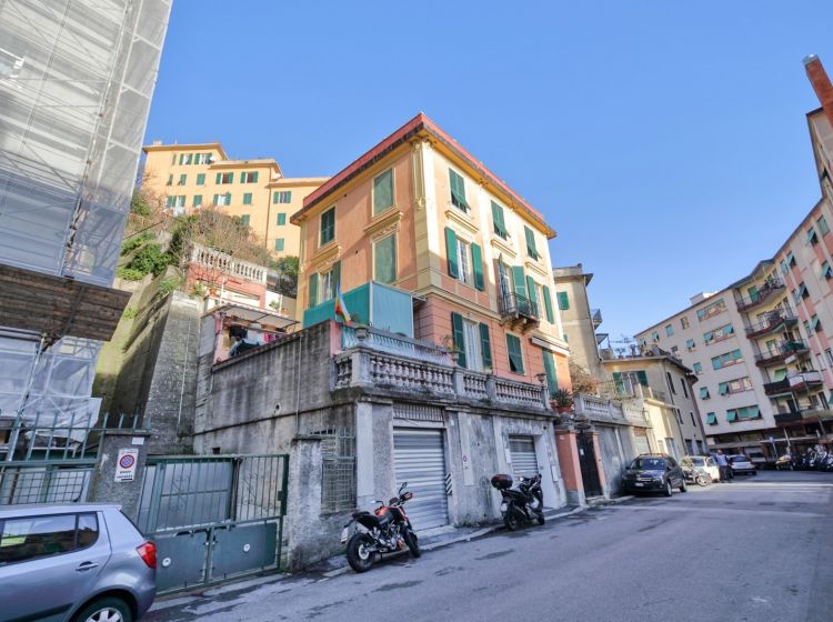 Bilocale in vendita, via Antonio Burlando  26, Marassi, Genova