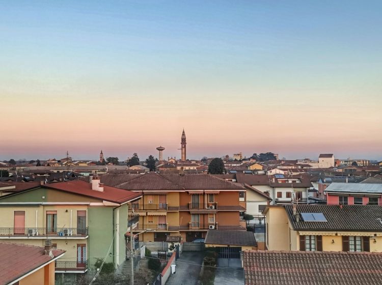 Trilocale in vendita, viale Martiri della Libertà  34, Mede