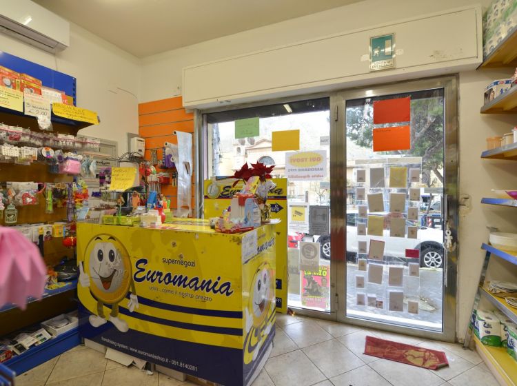 Attività / Licenza in vendita, Piazza Natale Tommaso  201, Tommaso Natale, Palermo